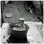 fare il bagno in cortile (Luciana Rampazzo)